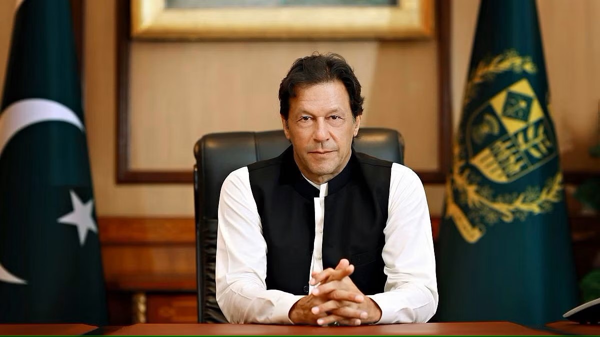 Imran Khan, exprimer ministro de Pakistán, pronuncia un ‘mitin virtual’ desde la cárcel mediante IA
