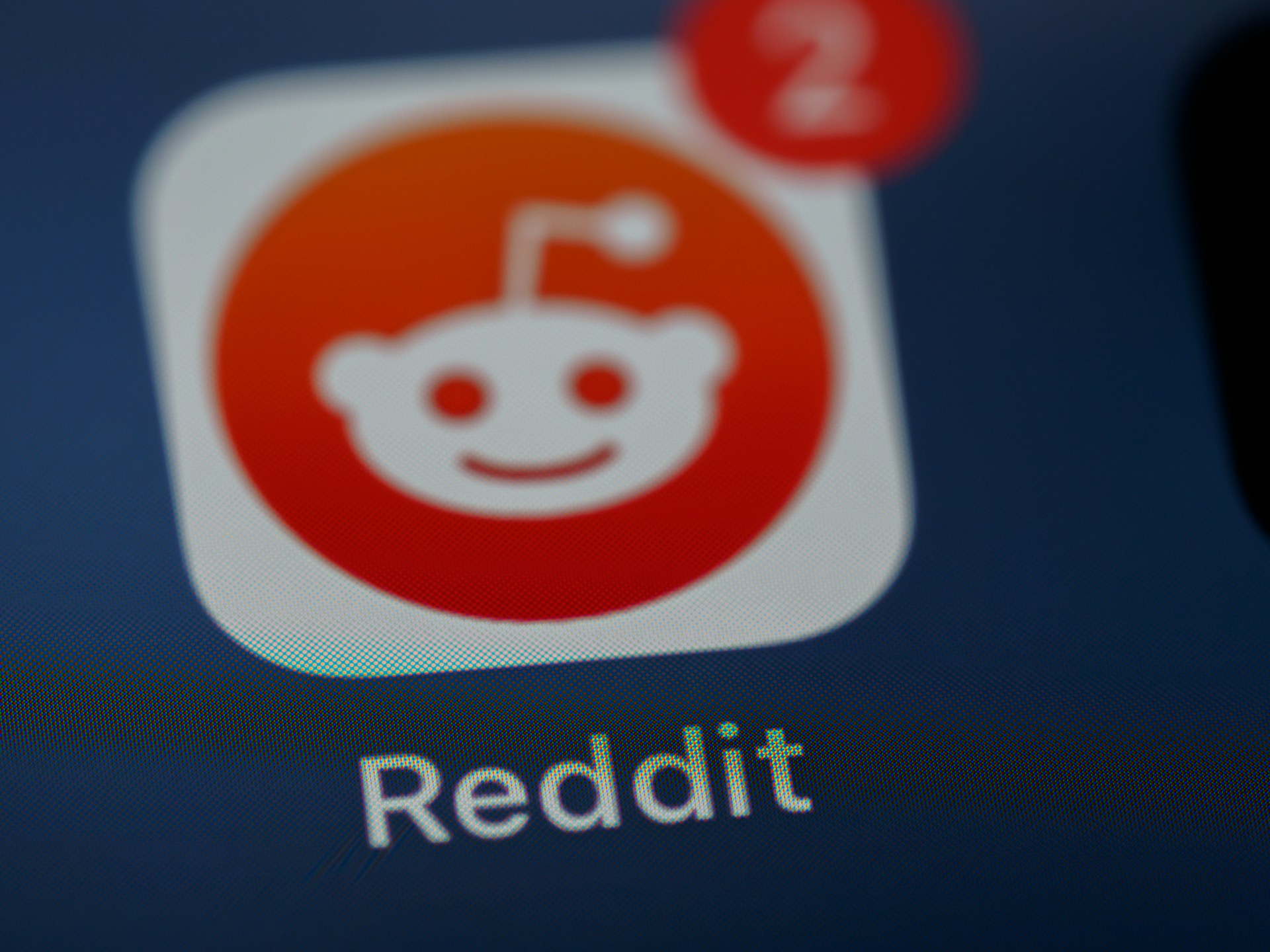 Reddit negocia un acuerdo para el entrenamiento de IA con su contenido de usuario