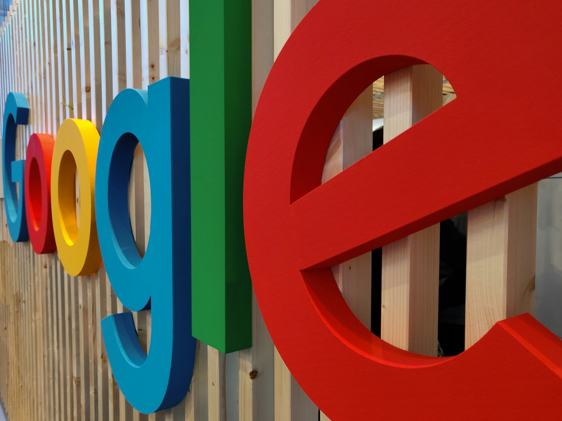 Google declara la guerra al spam de IA con su algoritmo de búsqueda