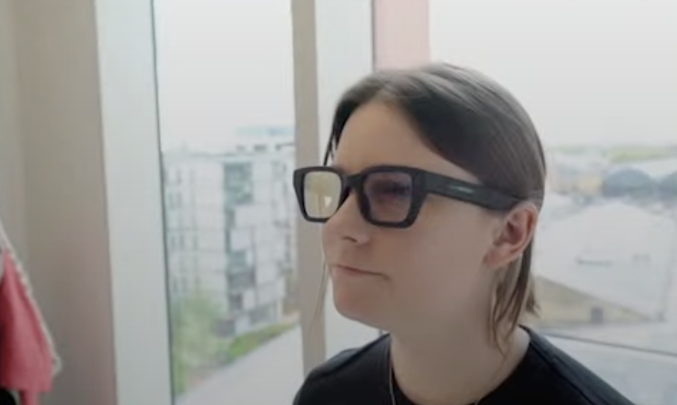 Innovadoras y con estilo: Así son las nuevas gafas de Google presentadas en el proyecto Astra