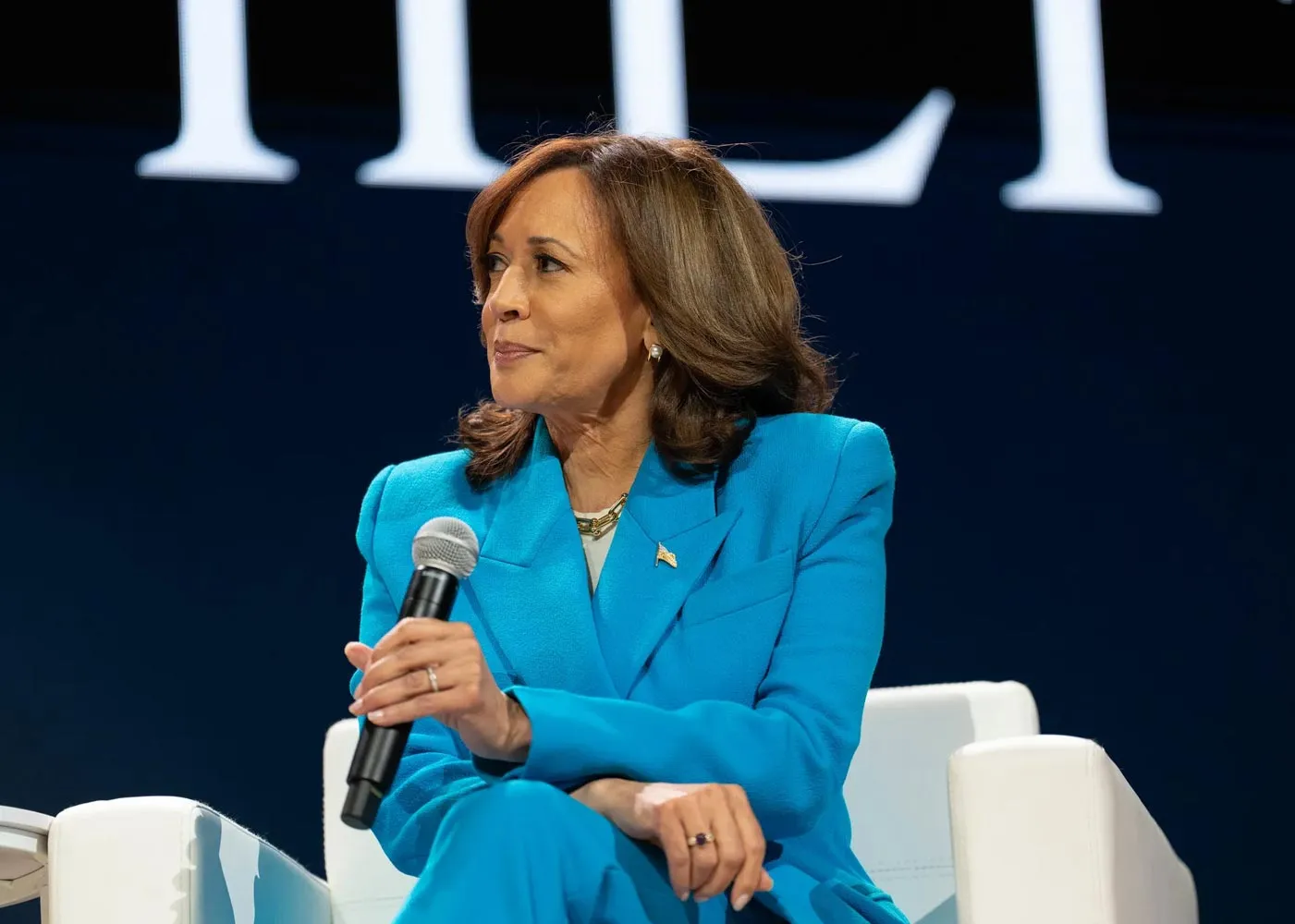 Kamala Harris: De defensora a víctima de abusos en redes