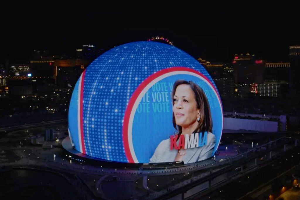 Kamala Harris apuesta por el icónico Las Vegas Sphere para captar el voto en Nevada