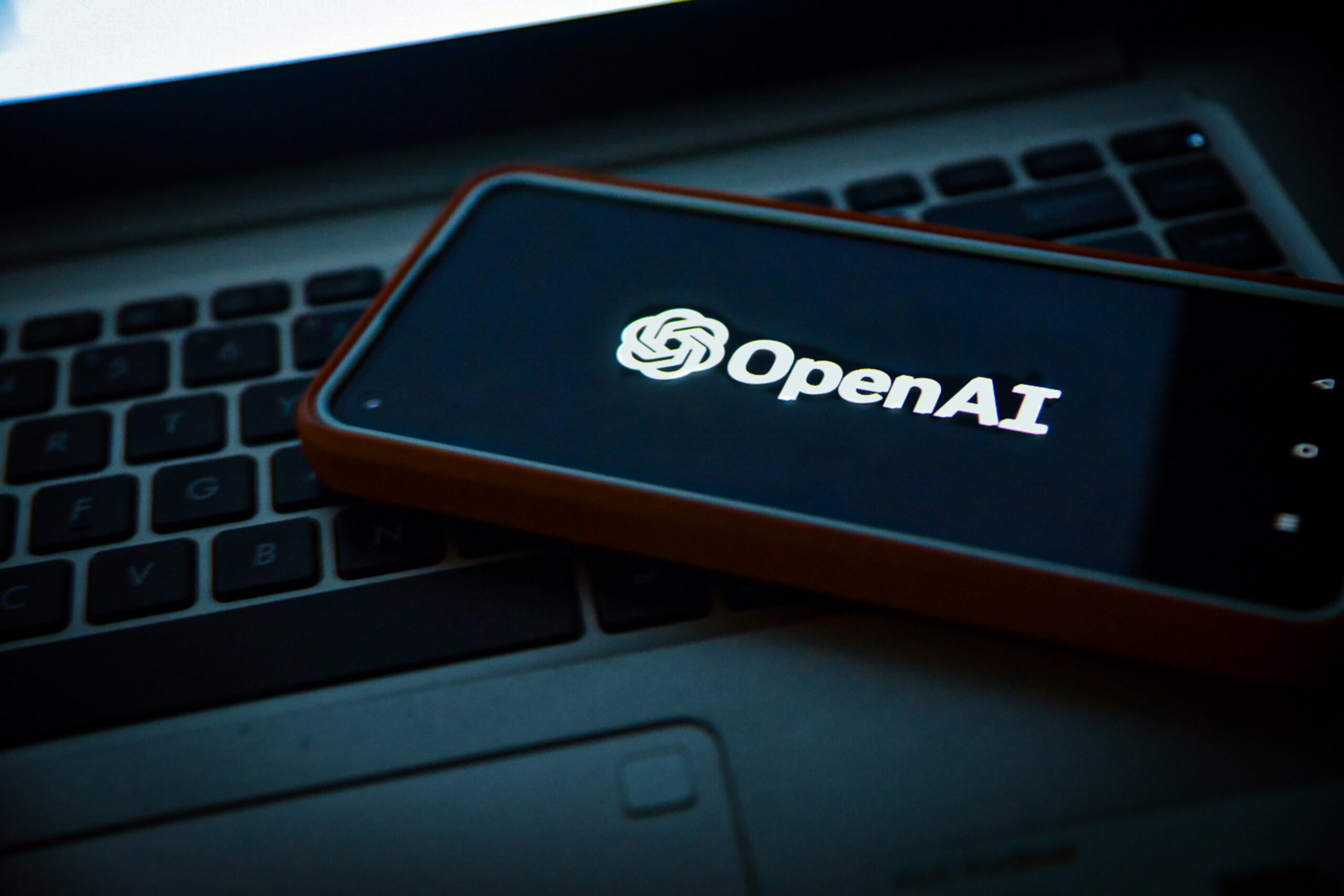 OpenAI considera añadir publicidad para diversificar ingresos